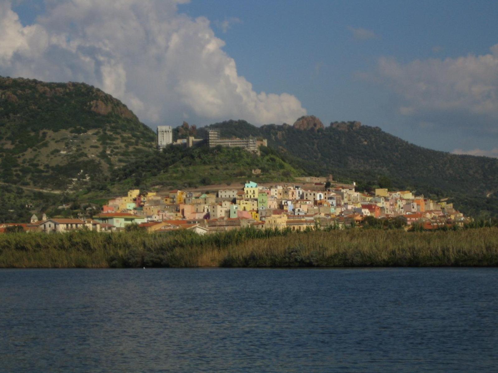 بوسا Corte Fiorita Albergo Diffuso المظهر الخارجي الصورة