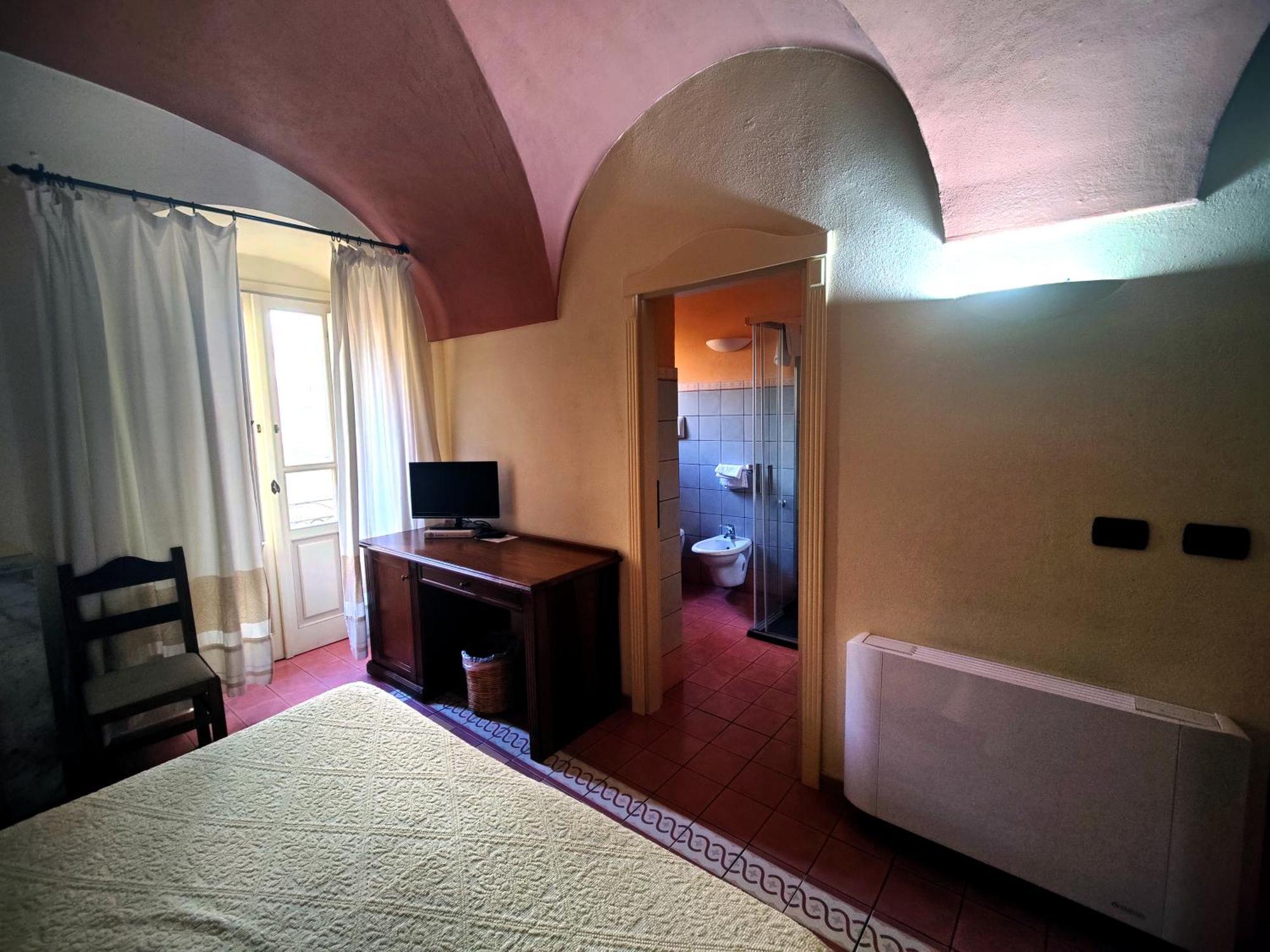 بوسا Corte Fiorita Albergo Diffuso المظهر الخارجي الصورة